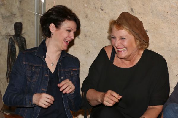 Simona Postlerová a Regina Rázlová ztvární Marlene Dietrich a její dceru Mariu Rivu.