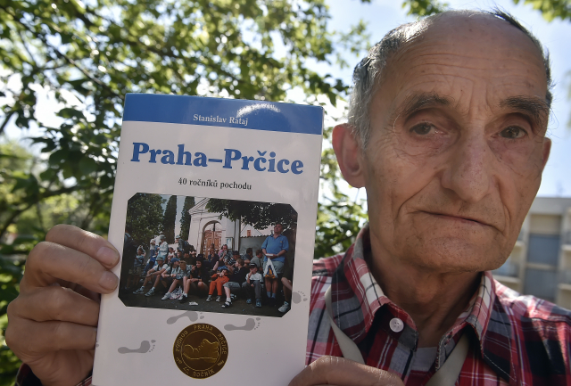 Pětasedmdesátiletý Stanislav Rataj. Pětasedmdesátiletý Stanislav Rataj.