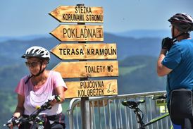 Pětikilometrová stezka pro horská kola z větší části mírně klesá. Není tedy pro cyklisty fyzicky náročná.