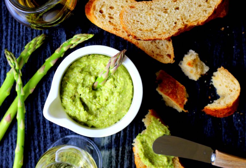 Chřestové pesto.