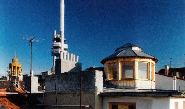 David Vávra: věž Karel, Praha-Žižkov, 2000.