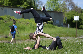 Lidé si budou moci vyzkoušet například párovou akrobacii.
