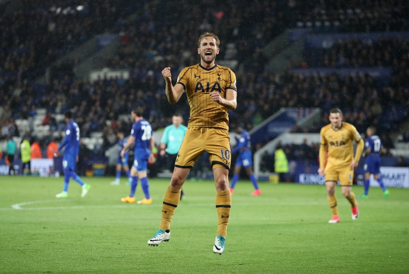 Harry Kane v zápase s Leicesterem.