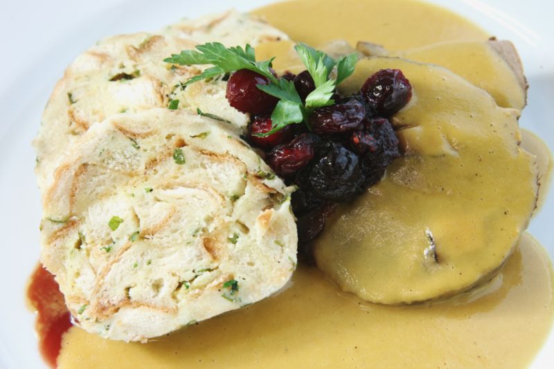 Kromě knedlíkových hodů nabídne gastrofestival i soutěž o nejlepší svíčkovou, bábovku i guláš. Kromě knedlíkových hodů nabídne gastrofestival i soutěž o nejlepší svíčkovou, bábovku i guláš.