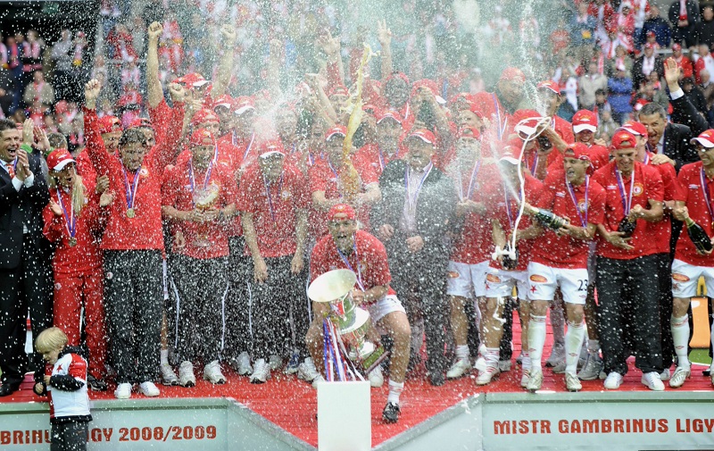 Slavící Slavia v roce 2009.