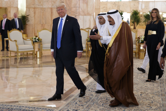 Donald Trump (vlevo). Donald Trump (vlevo).
