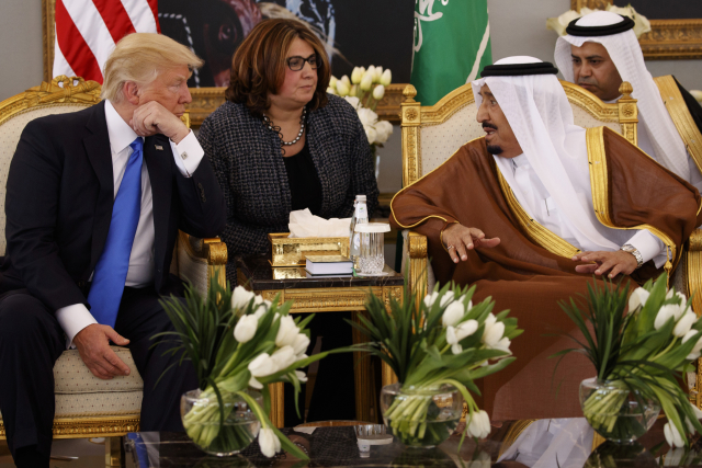 Americký prezident Donald Trump (vlevo) spolu se saudským králem Salmánem (vpravo).