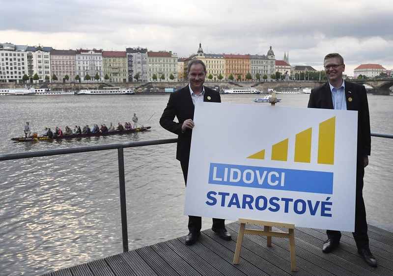 Lidovci se STAN alespoň představili nové logo. 