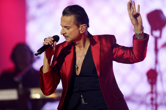 Kapela Depeche Mode během nedávného koncertu v Aténách.