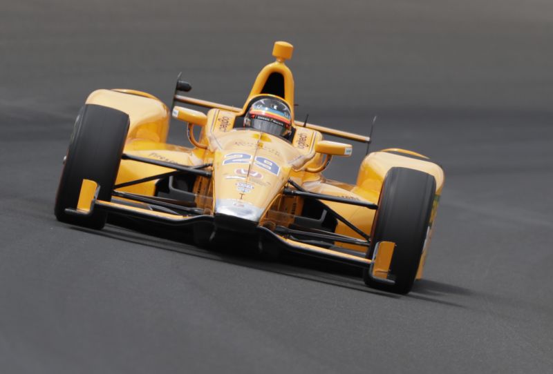 Fernando Alonso si zkusí jiný závod než formuli 1. Fernando Alonso si zkusí jiný závod než formuli 1.
