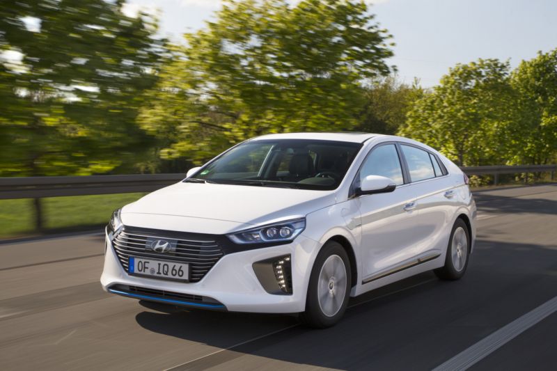 Třetím z modelů Ioniq je Plug-in Hybrid, který přijde brzy do prodeje.