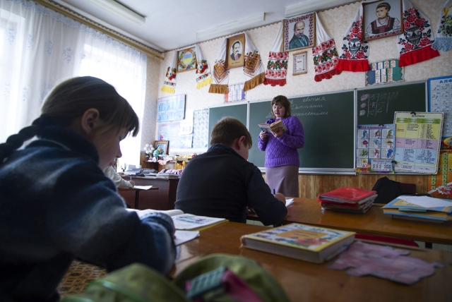 Vyučovací hodina v Zalyshanech na Ukrajině, ležících 53 km jihozápadně od zničeného reaktoru v černobylské továrně.