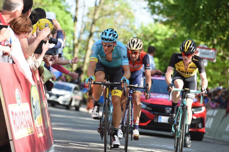 Tanel Kangert při jedné z etap Giro d'Italia. 