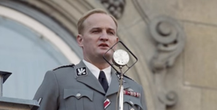 Snímek z filmu Smrtihlav.