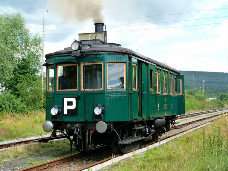 Parní motorový vůz Komarek z roku 1903.