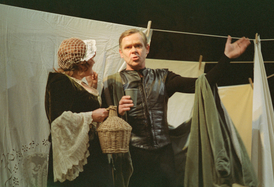 Eduard Cupák ve hře Urfaust od Johanna Wolfganga Goetha na scéně Městských divadel pražských.