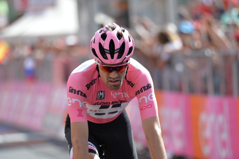 Tom Dumoulin ztratil náskok v čele průběžného pořadí kvůli neobvyklým problémům. Tom Dumoulin ztratil náskok v čele průběžného pořadí kvůli neobvyklým problémům.