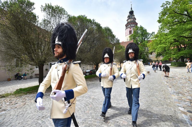 Granátnická garda bývala v minulosti prestižní záležitostí. Granátnická garda bývala v minulosti prestižní záležitostí.