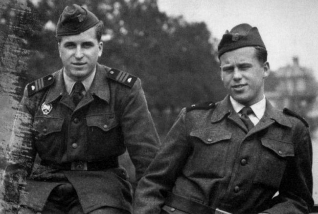Četař Ivan M. Havel a vojín Václav Havel v roce 1959.