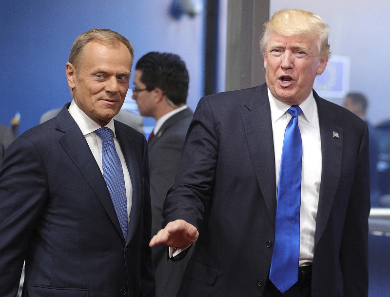 Předseda Evropské rady Donald Tusk (vlevo) a americký prezident Donald Trump. Předseda Evropské rady Donald Tusk (vlevo) a americký prezident Donald Trump.
