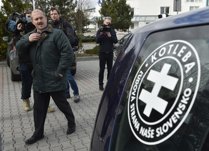 Předseda strany Marian Kotleba (vlevo).