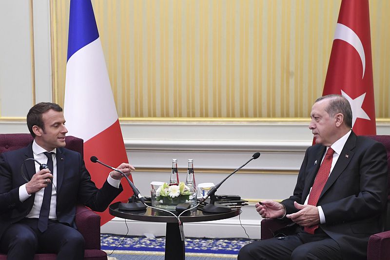 Francouzský prezident Emmanuel Macron a turecký prezident Recep Tayyip Erdogan.