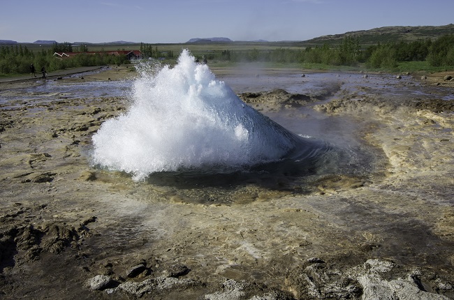 Gejzír Strokkur na jihozápadě Islandu.