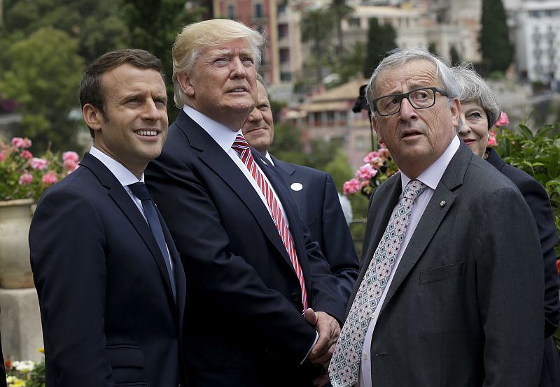 Prezident Francie Emmanuel Macron, americký prezident Donald Trump a předseda Evropské komise Jean-Claude Juncker.