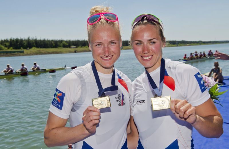 Skifařky Lenka Antošová a Kristýna Fleissnerová.