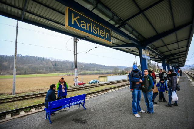 Vlaková stanice Karlštejn (ilustrační foto).