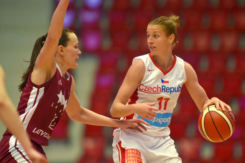 Kateřina Elhotová při jednom ze soubojů v reprezentačním dresu (ilustrační foto).
