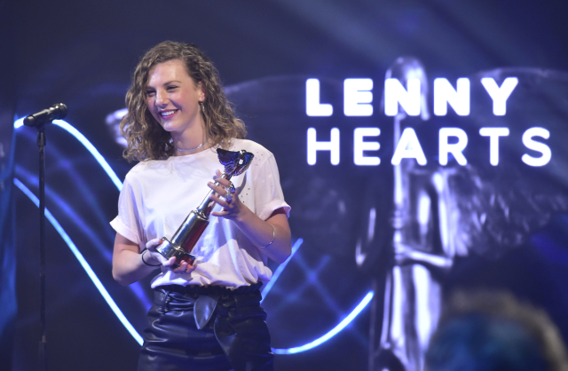 Ceny Akademie populární hudby Anděl 2016 byly vyhlášeny v Praze. Albem roku se stala nahrávka Hearts mladé zpěvačky Lenny. Stejná deska uspěla již v Žánrových cenách Anděl.