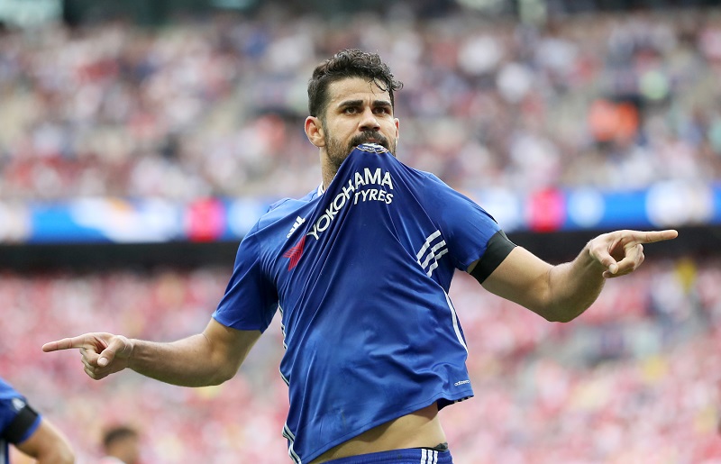 Obávaný kanonýr Diego Costa slavící gól ve finále FA Cupu.
