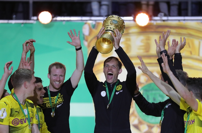 Takhle Tuchel o víkendu slavil zisk Německého poháru, v klubu ale pokračovat nebude.