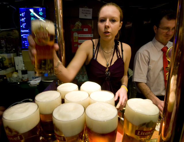 Součástí slavností bude například i degustační soutěž, kdy vítěz získá titul Pivo ČR 2017. Součástí slavností bude například i degustační soutěž, kdy vítěz získá titul Pivo ČR 2017.
