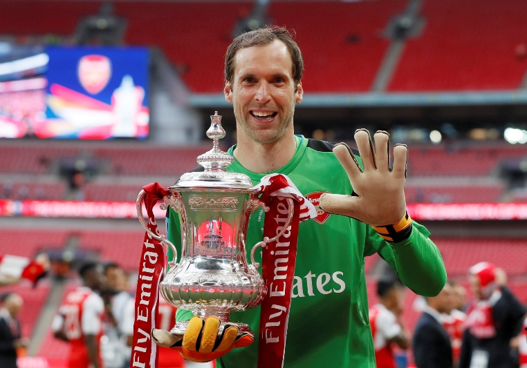 S Arsenalem Petr Čech letos vyhrál Anglický pohár, teď pojedenácté získal i Zlatý míč pro nejlepšího českého hráče.