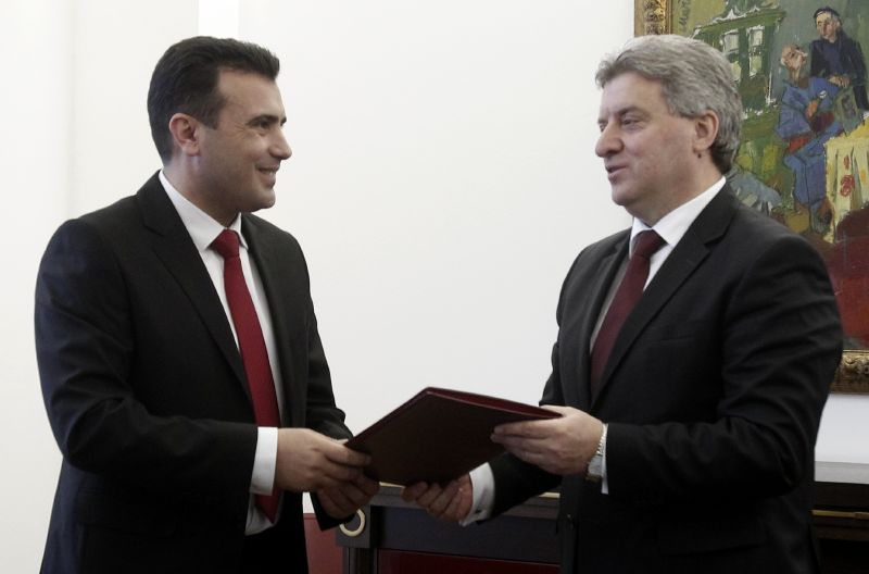 Pověřený makedonský premiér Zoran Zaev (vlevo).