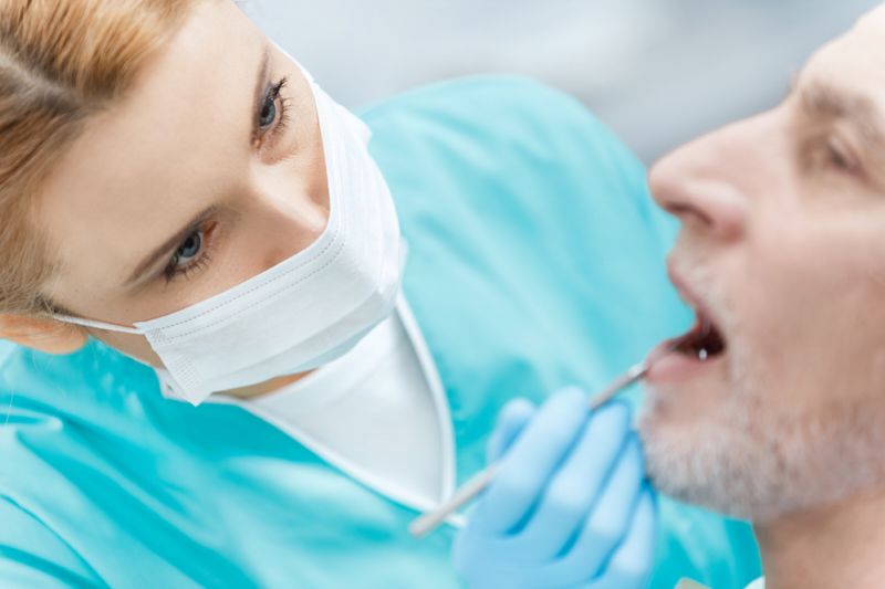 Dentistka vytrhala pacientce 22 zdravých zubů (ilustrační foto). Dentistka vytrhala pacientce 22 zdravých zubů (ilustrační foto).