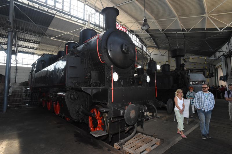 Na snímku je parní lokomotiva řady 354.1217 zvaná Všudybylka.
