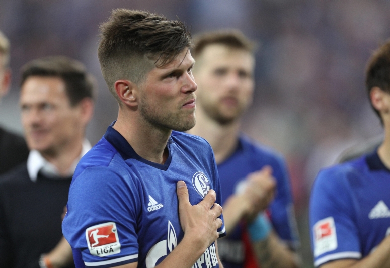 Klaas Jan Huntelaar se s fanoušky Schalke loučil velmi dojatě.