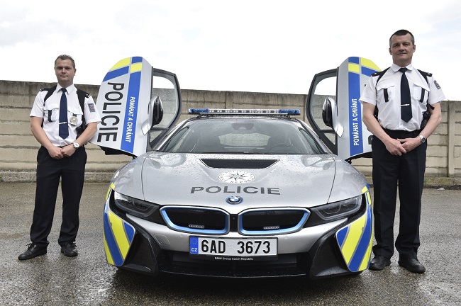 Policisté nové BMW nabourali. Policisté nové BMW nabourali.