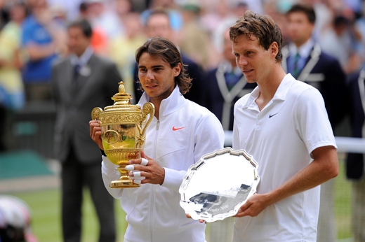 Tomáš Berdych ve finále Wimbledonu 2010. Tentokrát prohrál s Nadalem. Tomáš Berdych ve finále Wimbledonu 2010. Tentokrát prohrál s Nadalem.