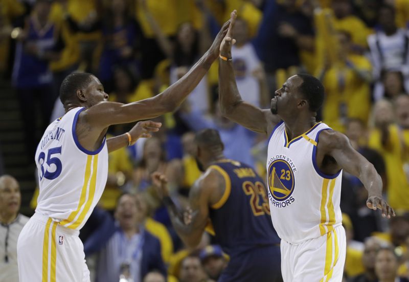 Kevin Durant přispěl k porážce Clevelandu.