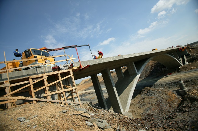 Růstu by měly pomoci investice v podobě výstavby velkých infrastrukturních projektů (ilustrační foto).