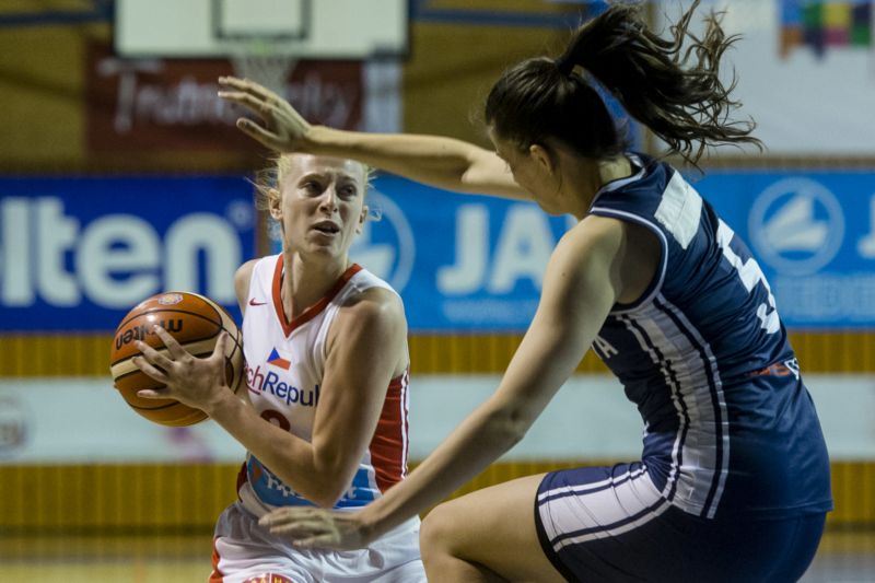 České basketbalistky podlehly v přípravě Slovensku o 22 bodů. České basketbalistky podlehly v přípravě Slovensku o 22 bodů.