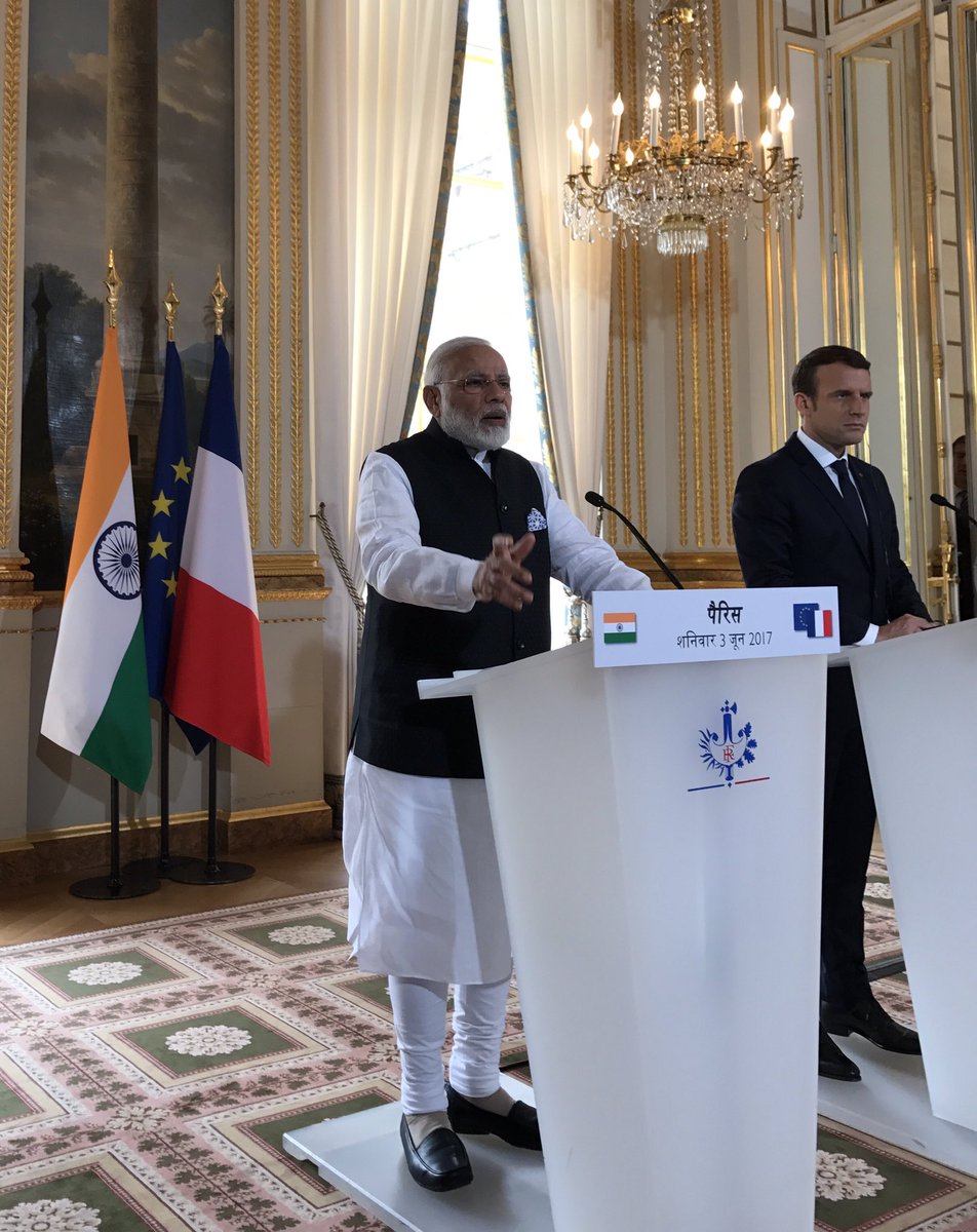 Francouzský prezident Emmanuel Macron a indický premiér Naréndra Módí (vlevo). Francouzský prezident Emmanuel Macron a indický premiér Naréndra Módí (vlevo).