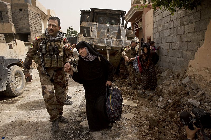 Irácký voják v městě Mosul.