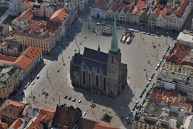 Plzeňské náměstí Republiky s Katedrálou svatého Bartoloměje.