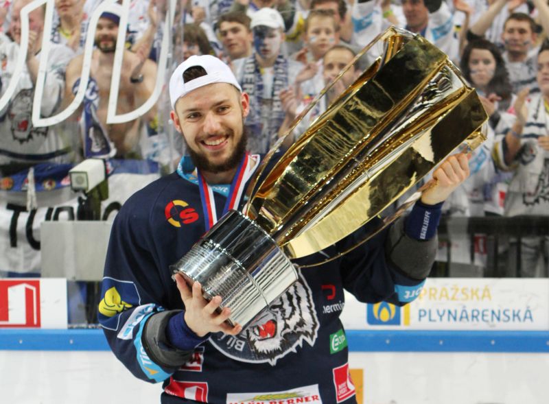 Zpátky do úspěšného angažmá se vrací útočník Martin Bakoš. Zpátky do úspěšného angažmá se vrací útočník Martin Bakoš.