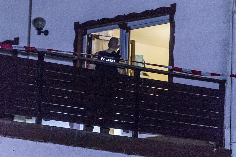 Policie zasahuje v azylovém domě, kde došlo k vraždě. Policie zasahuje v azylovém domě, kde došlo k vraždě.